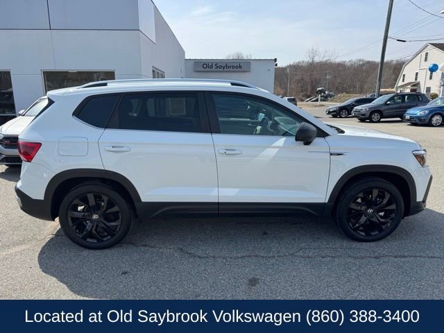 Certified 2023 Volkswagen Taos SE w/ Panoramic Sunroof Package image 4