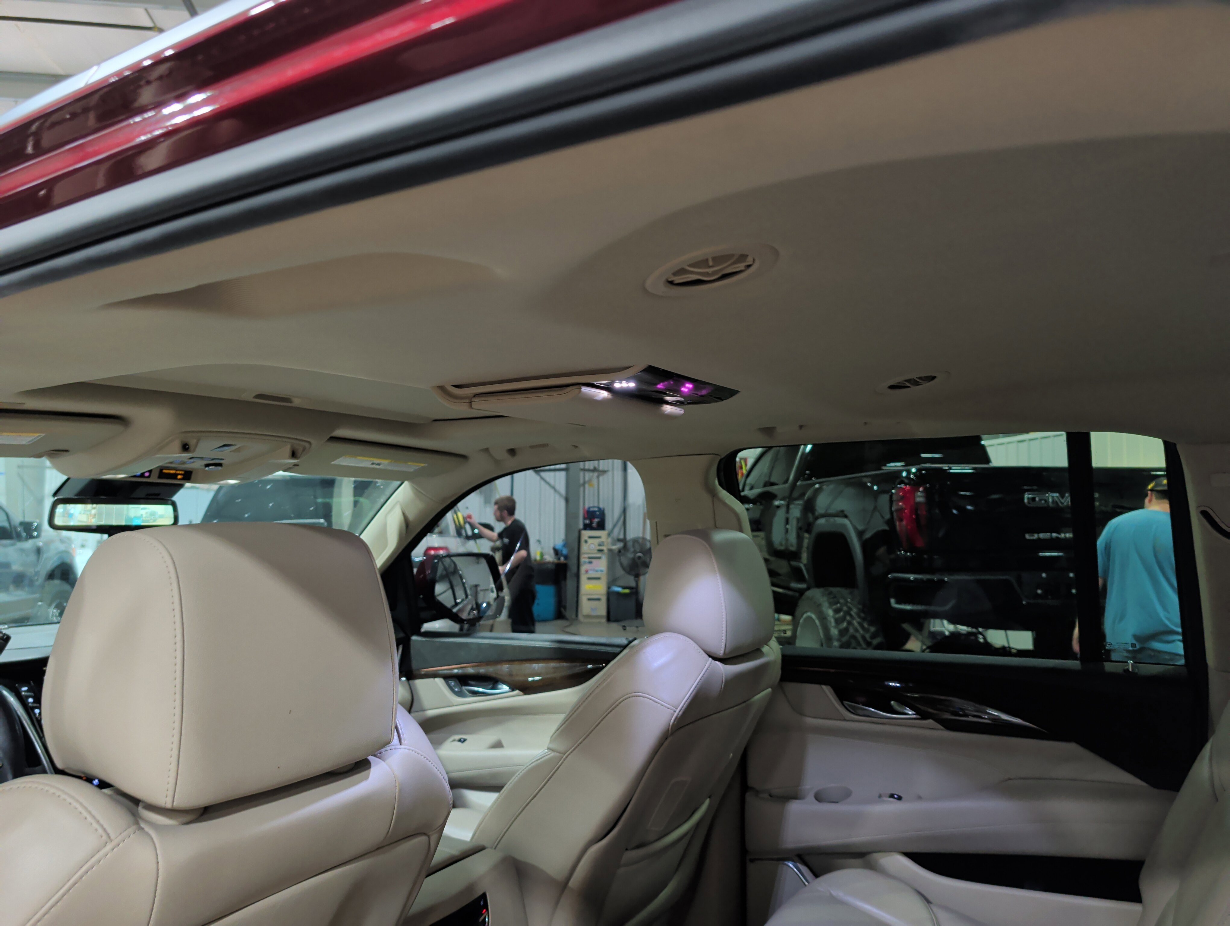 Used 2020 Cadillac Escalade ESV Luxury AWD/4WD image 9