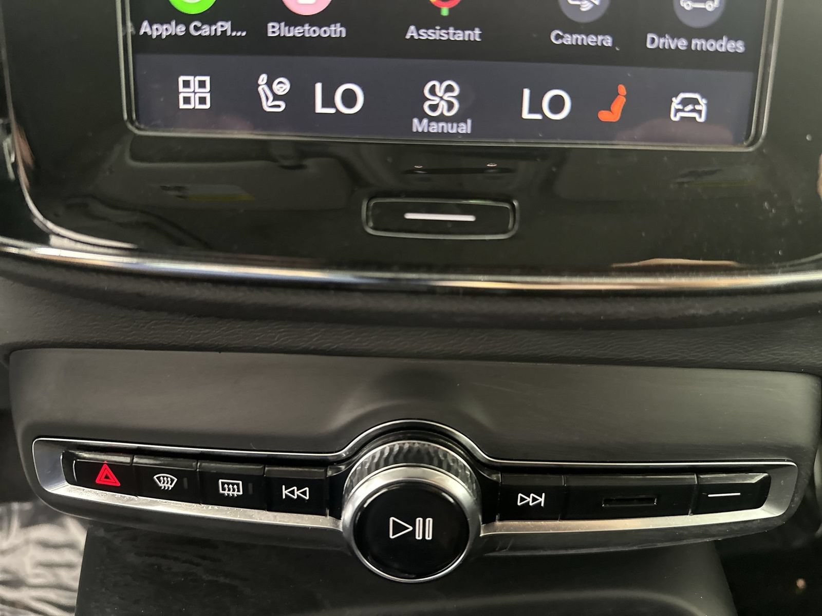 Used 2026 Volvo XC40 B5 Plus AWD/4WD image 19