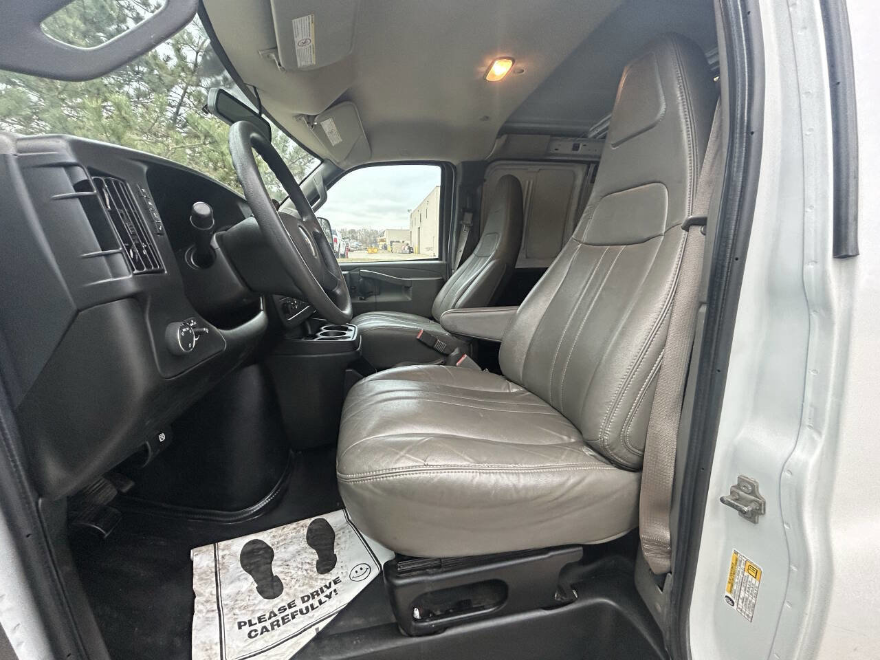 Used 2022 Chevrolet Express 2500 image 10