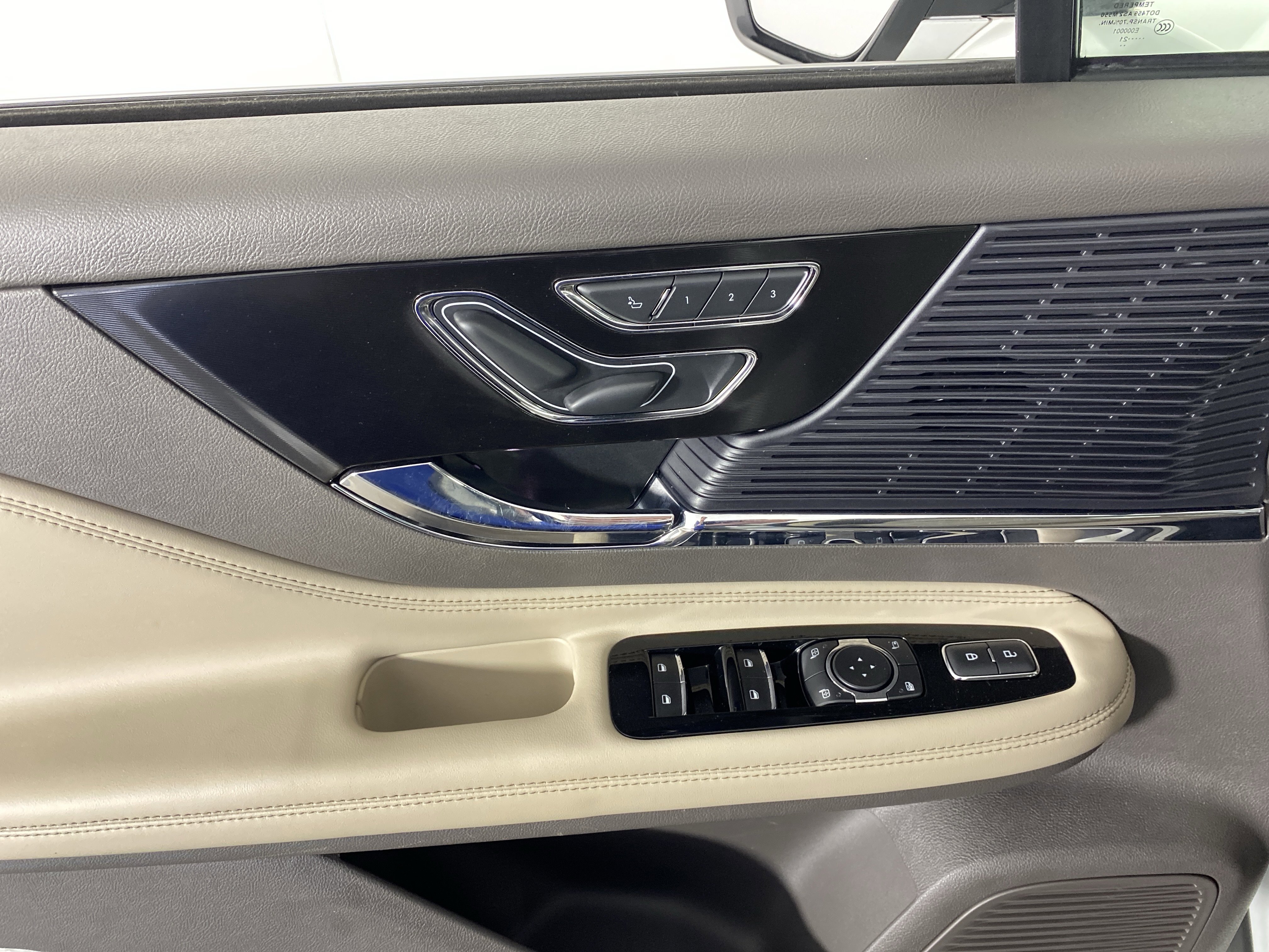 Used 2021 Lincoln Corsair AWD w/ Equipment Group 101A image 15