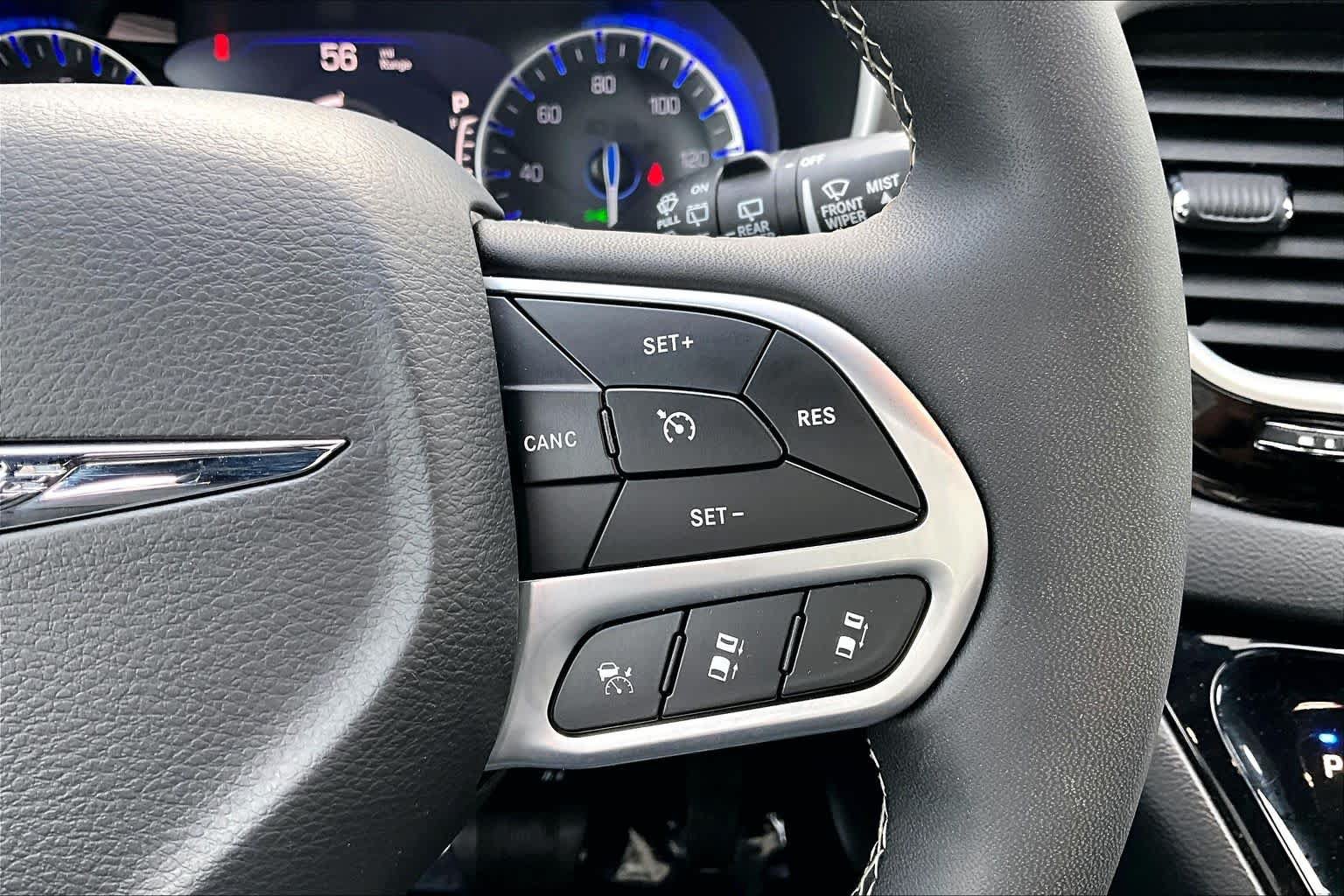 Used 2025 Chrysler Pacifica Select FWD image 25