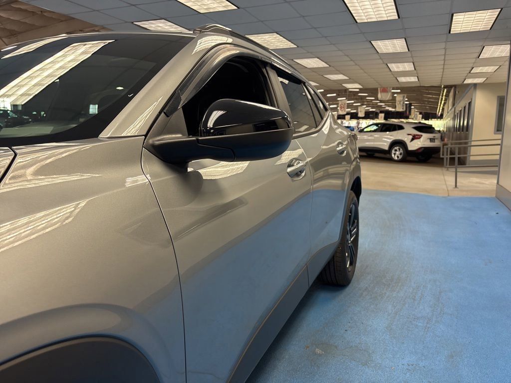 Used 2024 Chevrolet Trax ACTIV w/ Sunroof Package FWD image 17