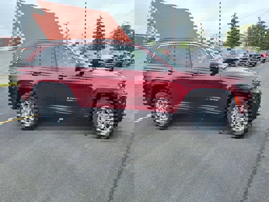 New 2025 Jeep Grand Cherokee Laredo X image 4