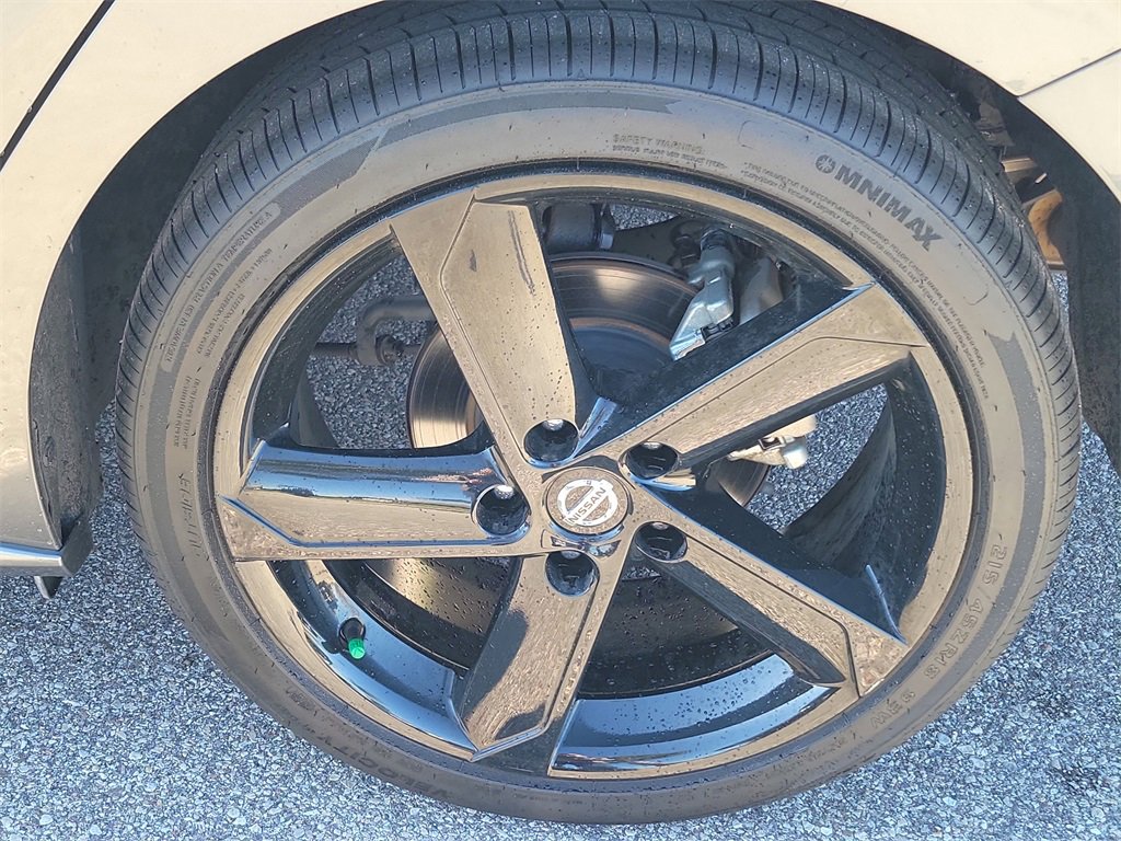 Used 2023 Nissan Sentra SR w/ Midnight Edition Package image 12