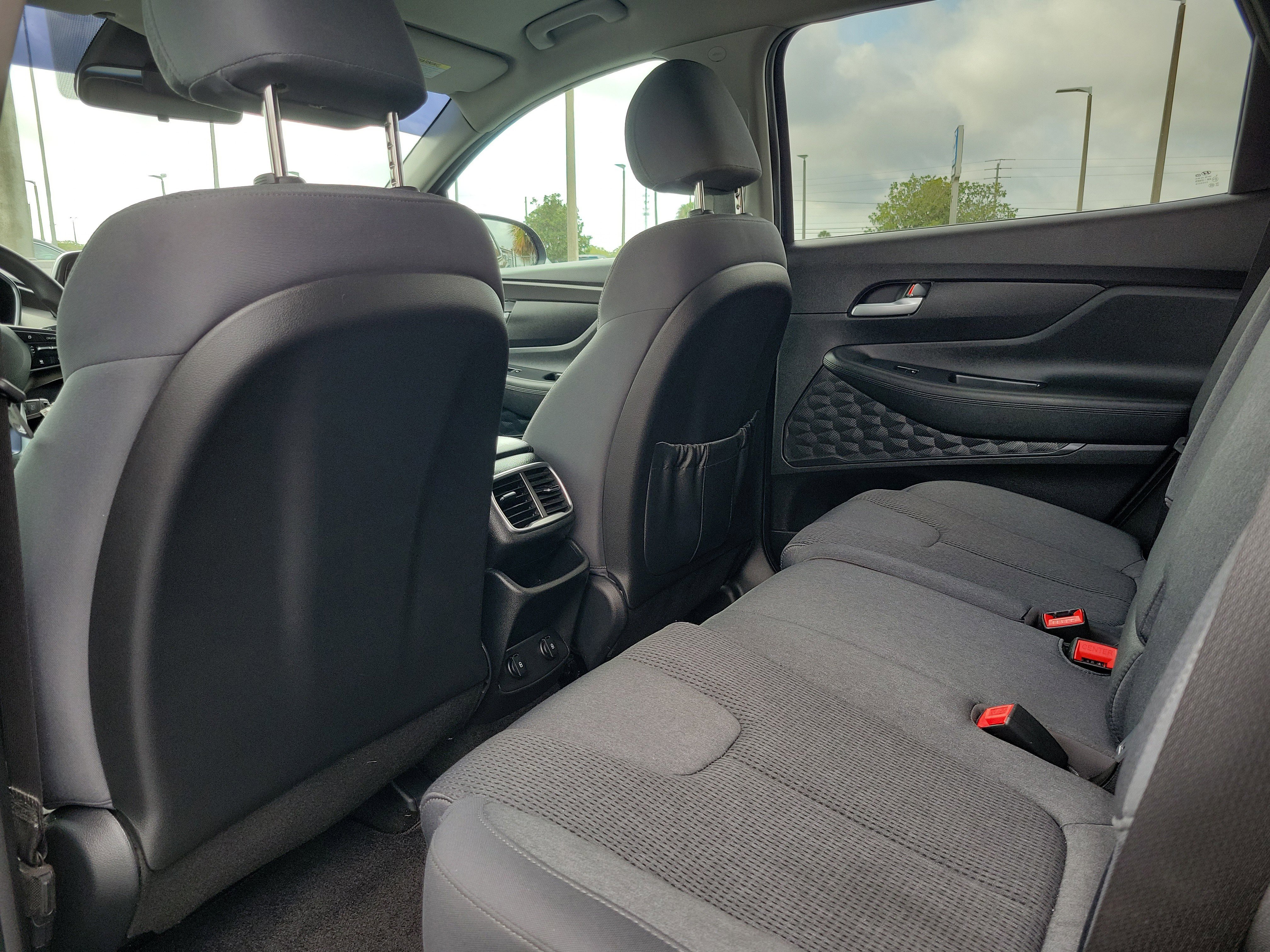 Used 2020 Hyundai Santa Fe SE image 12