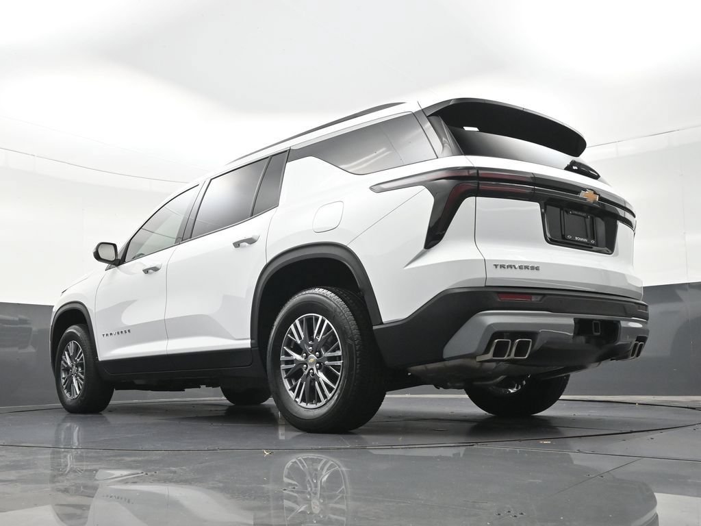 Used 2025 Chevrolet Traverse LT FWD image 27