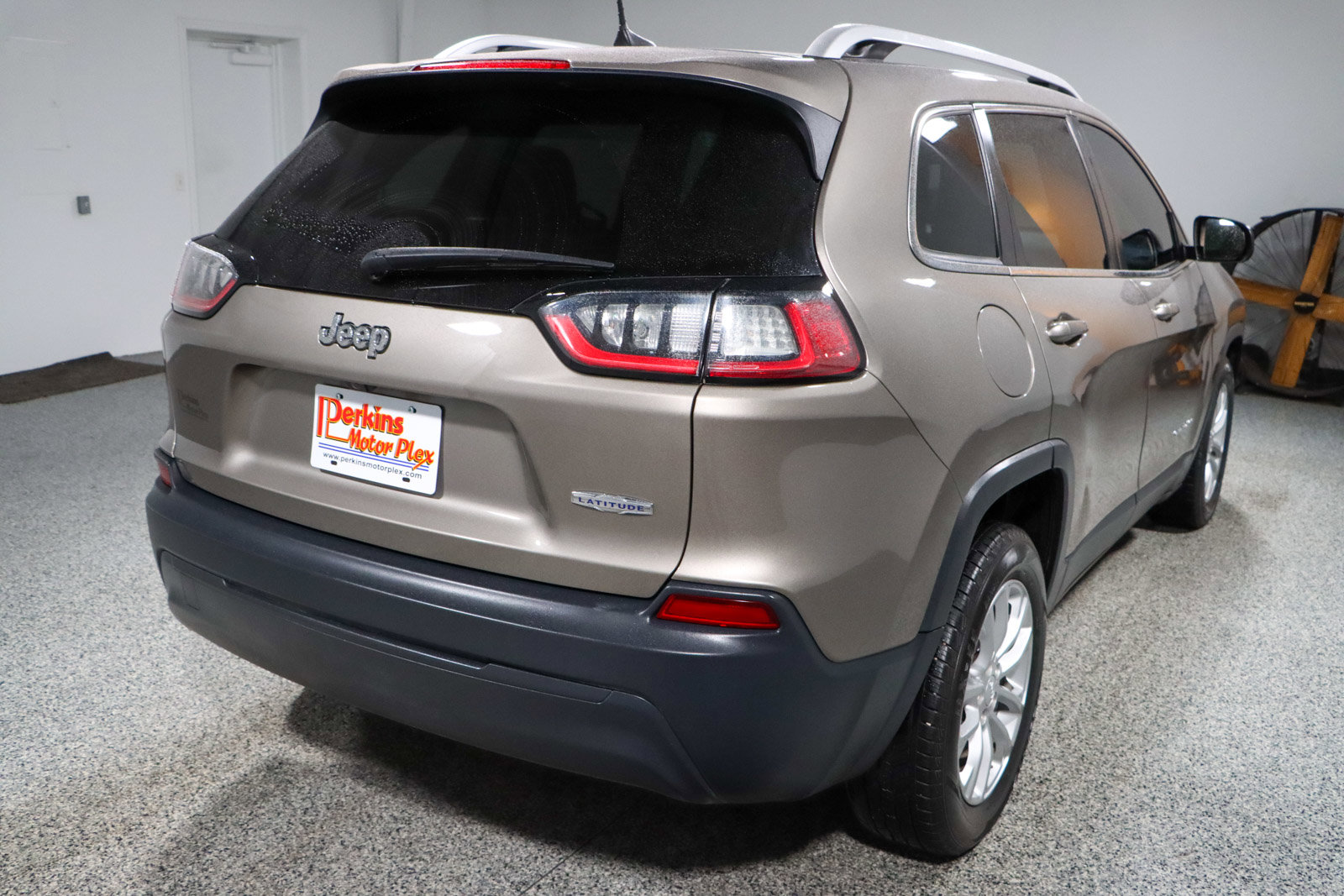 Used 2019 Jeep Cherokee Latitude w/ Popular Appearance Group image 7