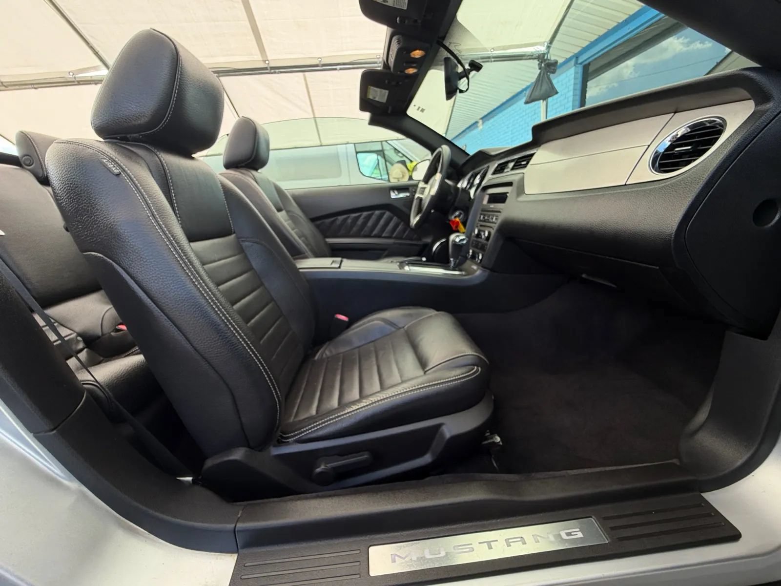 Used 2011 Ford Mustang Premium w/ 202A Rapid Spec Order Code RWD image 28