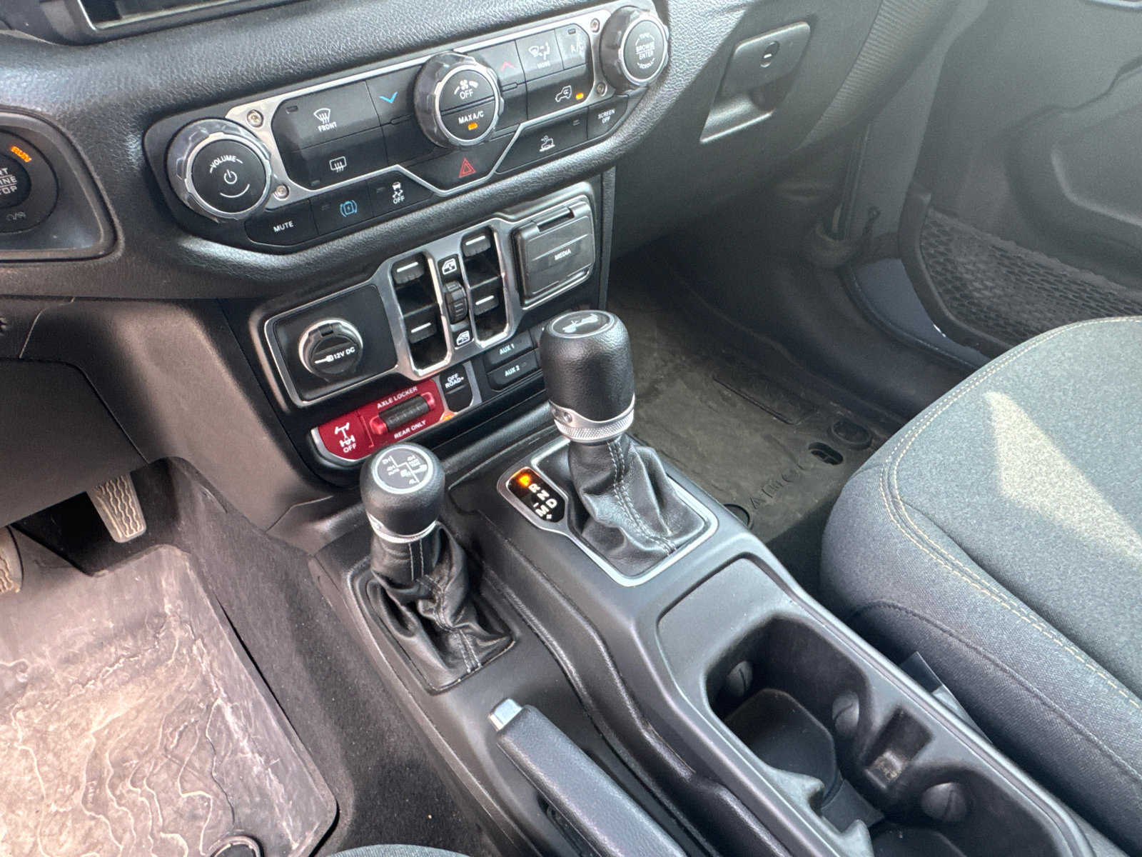 Used 2025 Jeep Wrangler Willys image 29