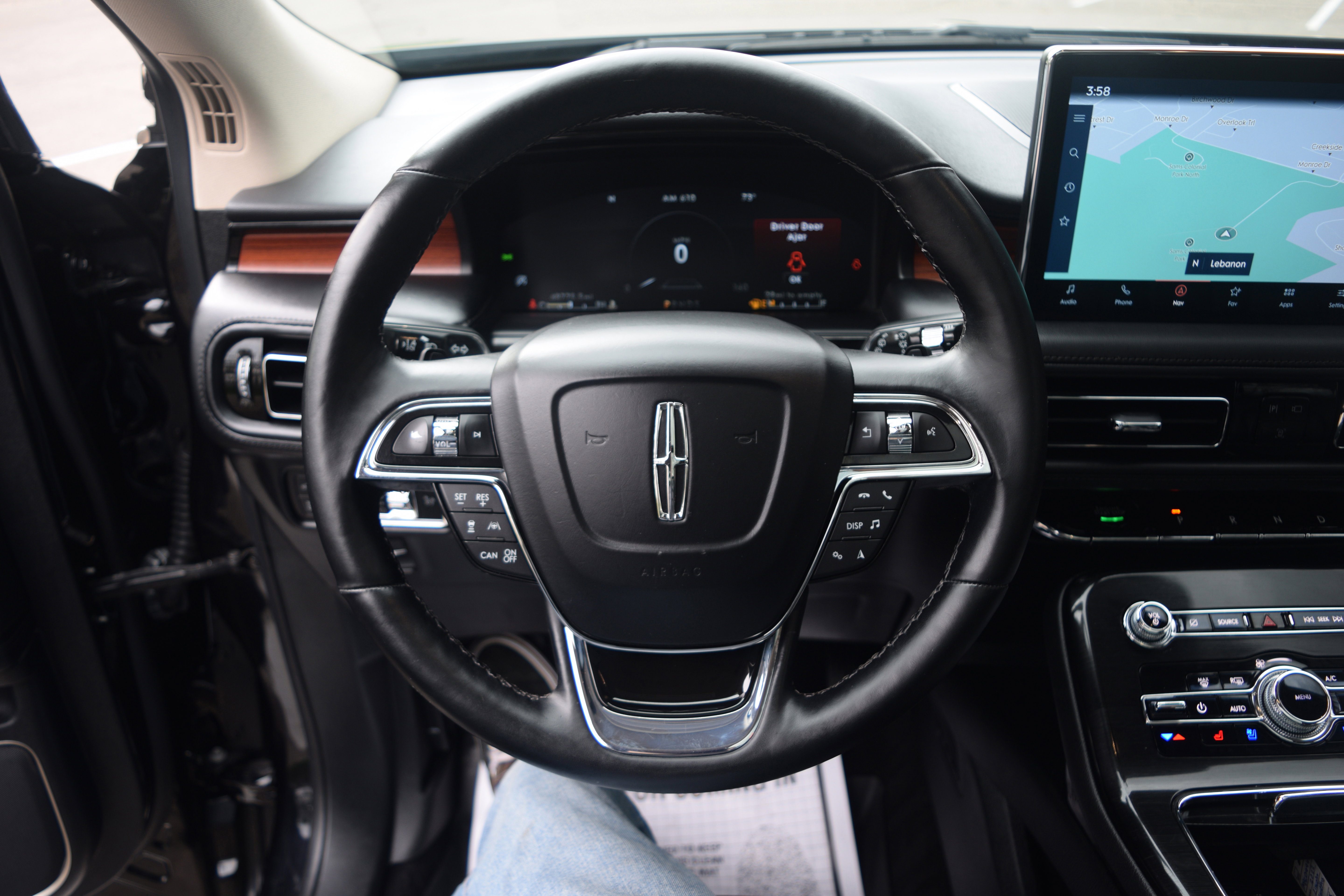 Used 2022 Lincoln Nautilus Reserve w/ Equipment Group 201A image 4
