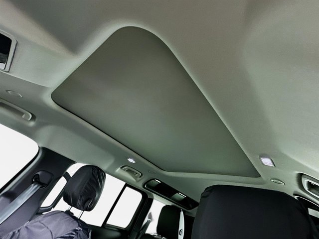 Used 2024 Land Rover Defender 110 S image 14