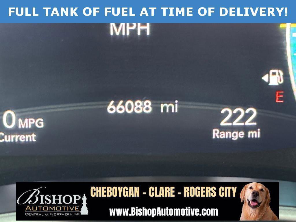 Used 2023 Chrysler Pacifica Touring-L image 4