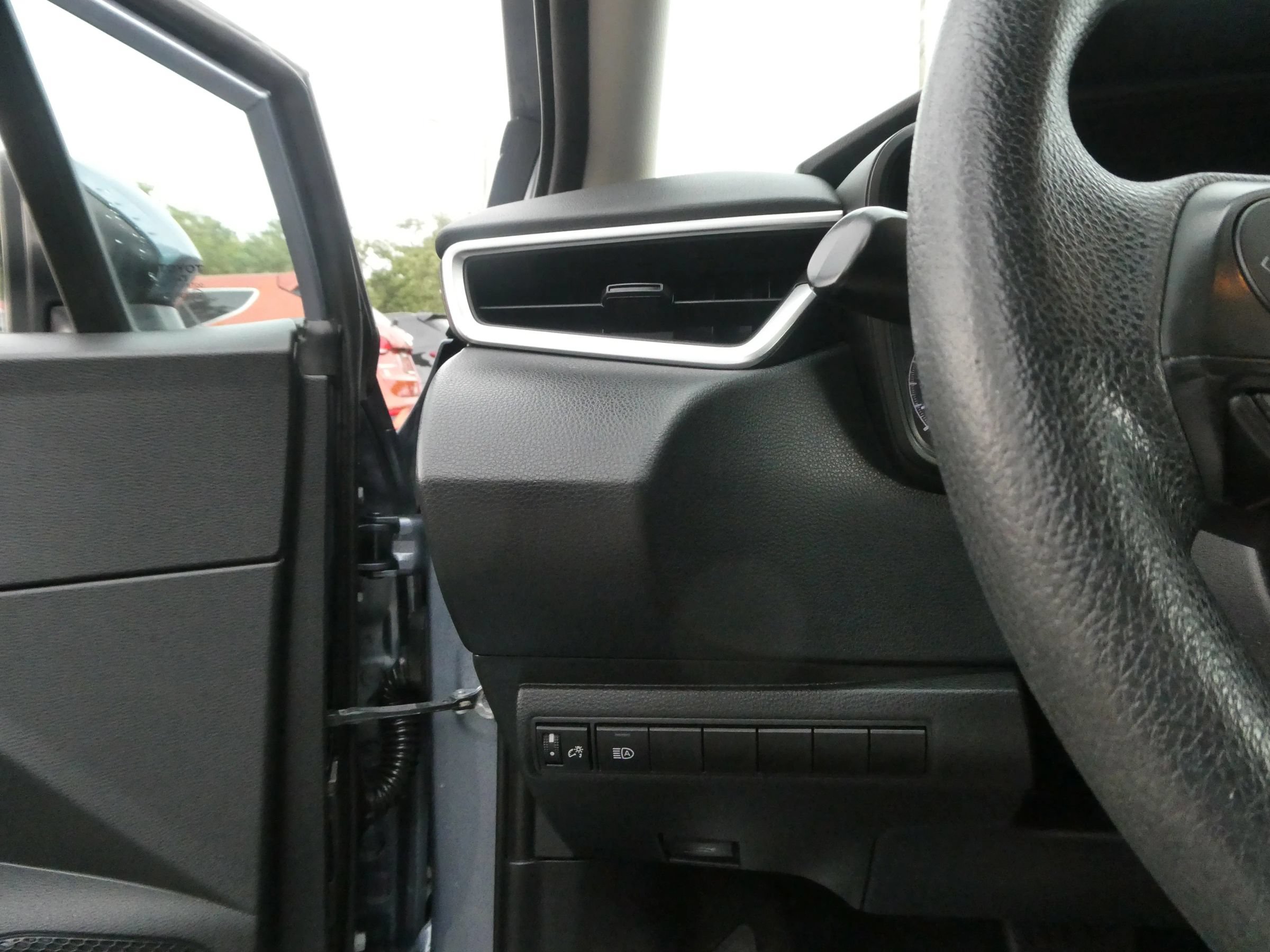 Used 2022 Toyota Corolla LE FWD image 15