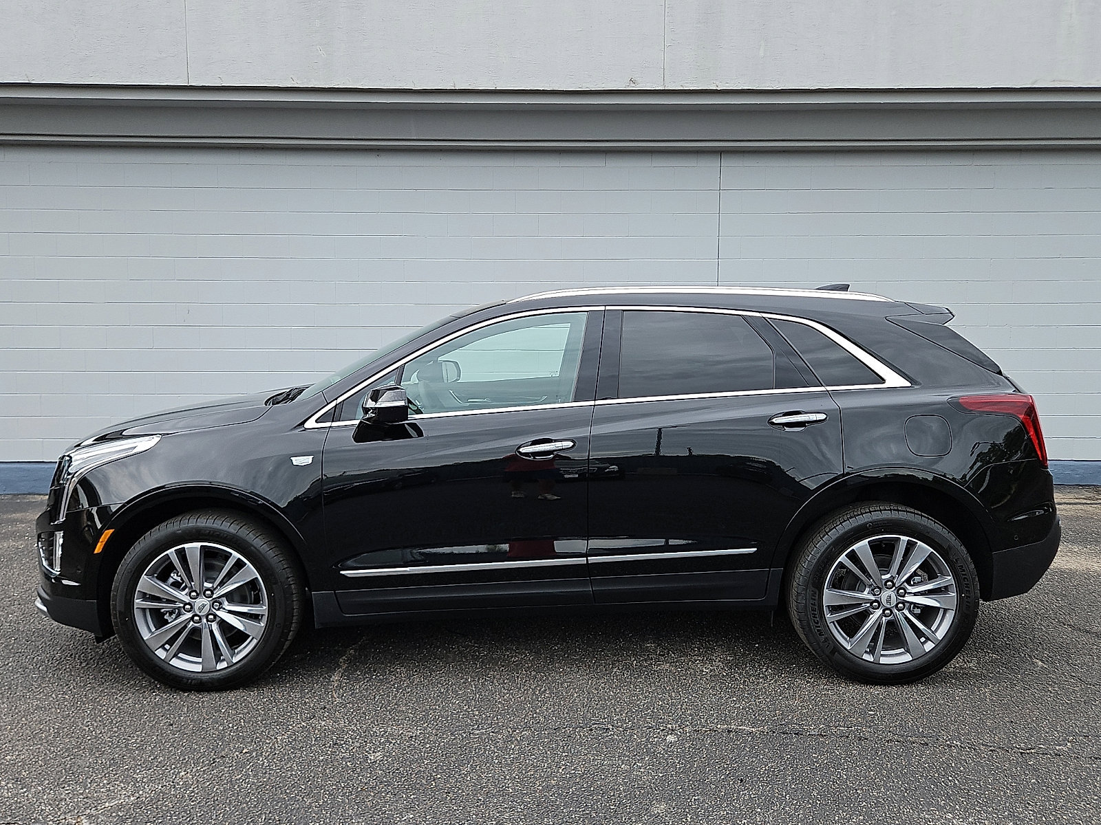 New 2026 Cadillac XT5 Premium Luxury w/ LPO, Floor Liner Package FWD image 2