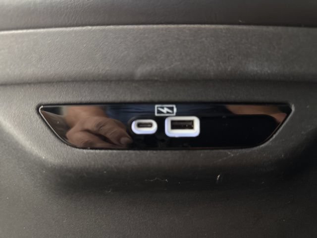 Used 2023 Chrysler Pacifica Touring-L FWD image 23