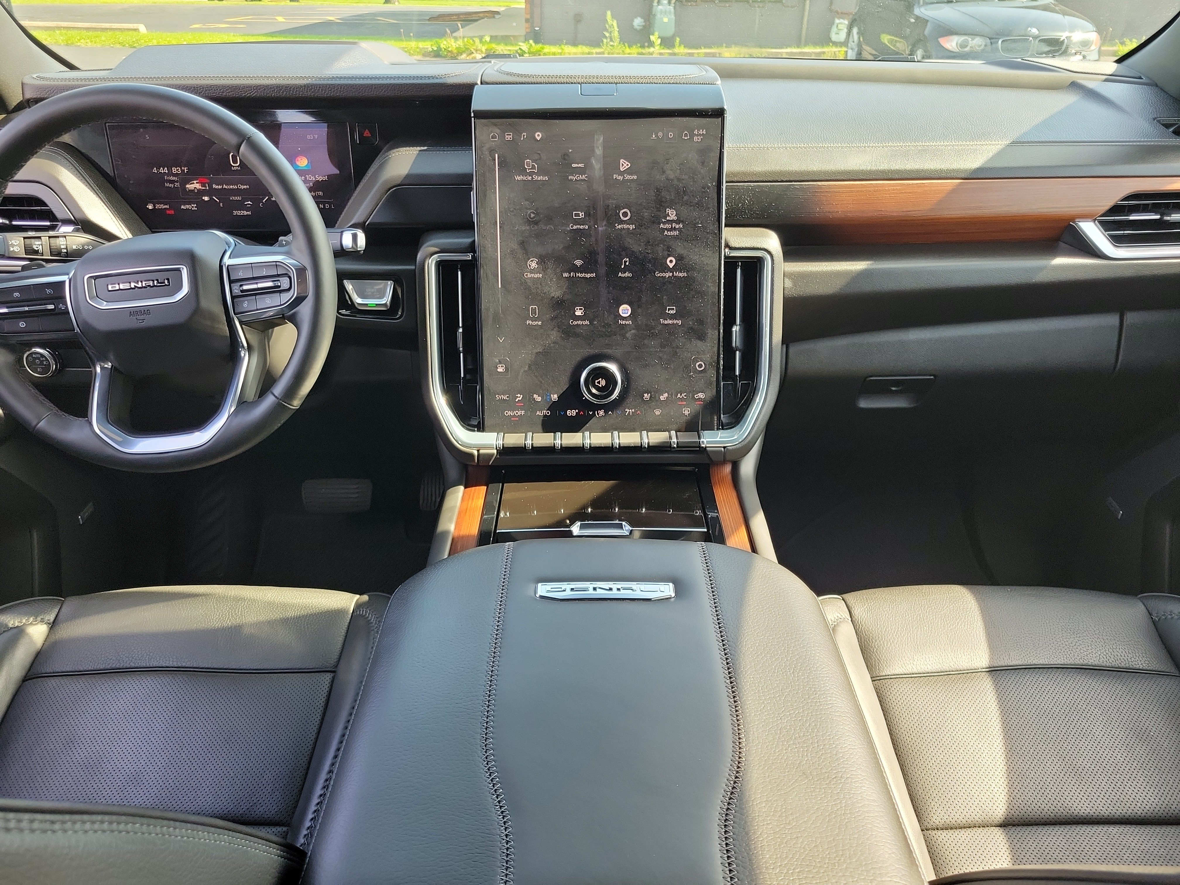 Used 2025 GMC Yukon Denali AWD/4WD image 9