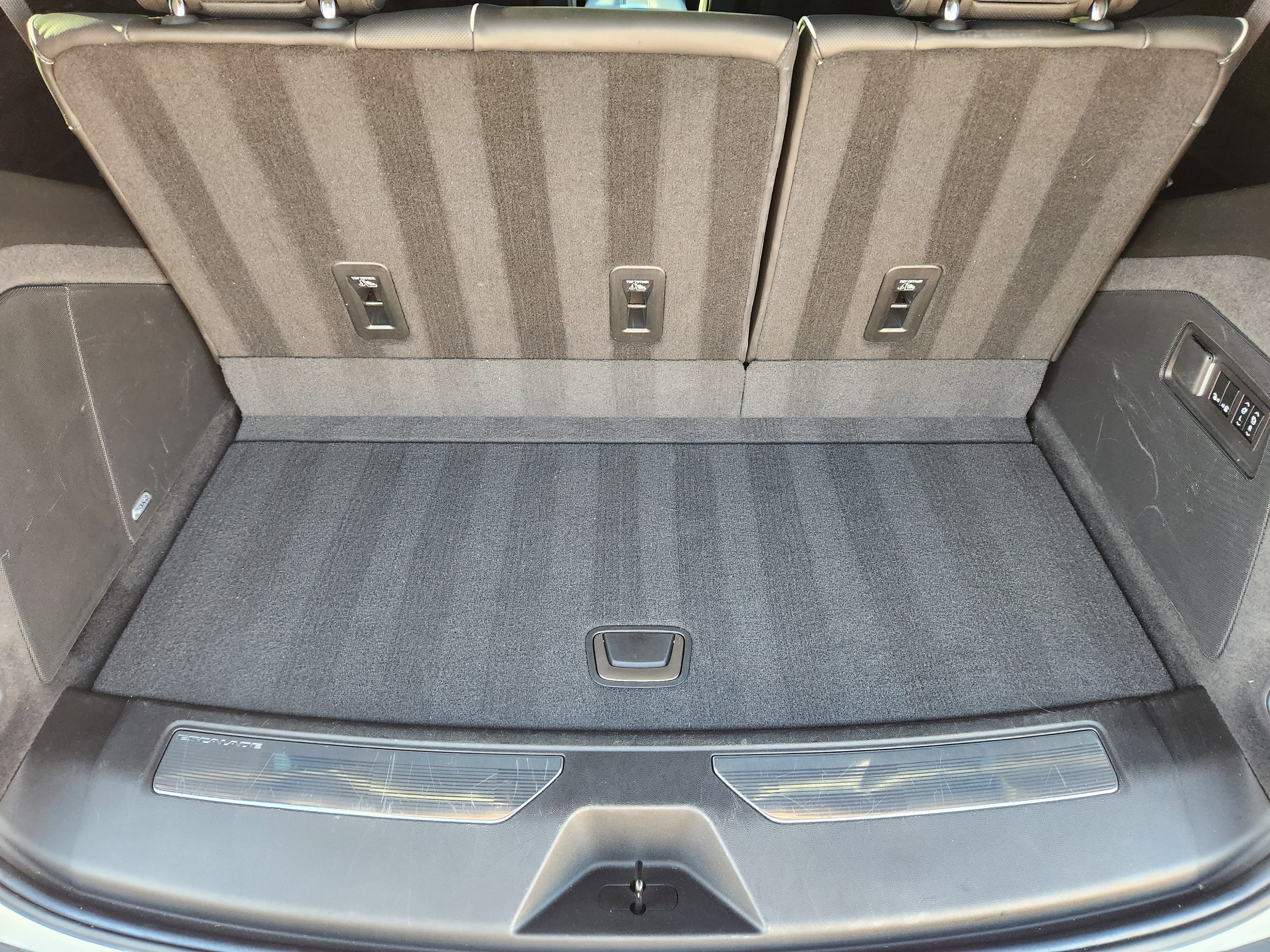 Used 2023 Cadillac Escalade Sport Platinum w/ LPO, ONYX Package image 34