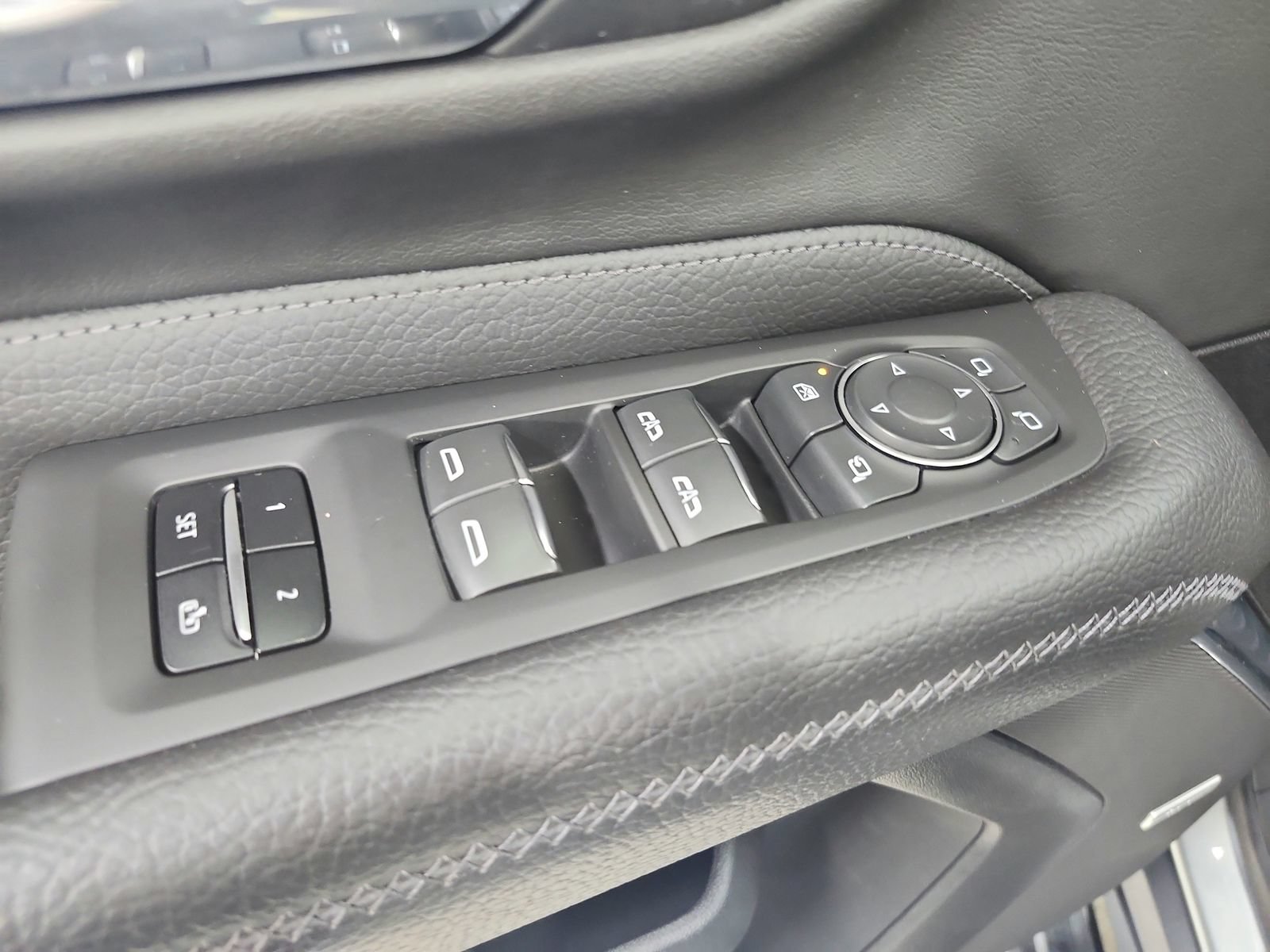 Used 2023 GMC Yukon XL Denali RWD image 40