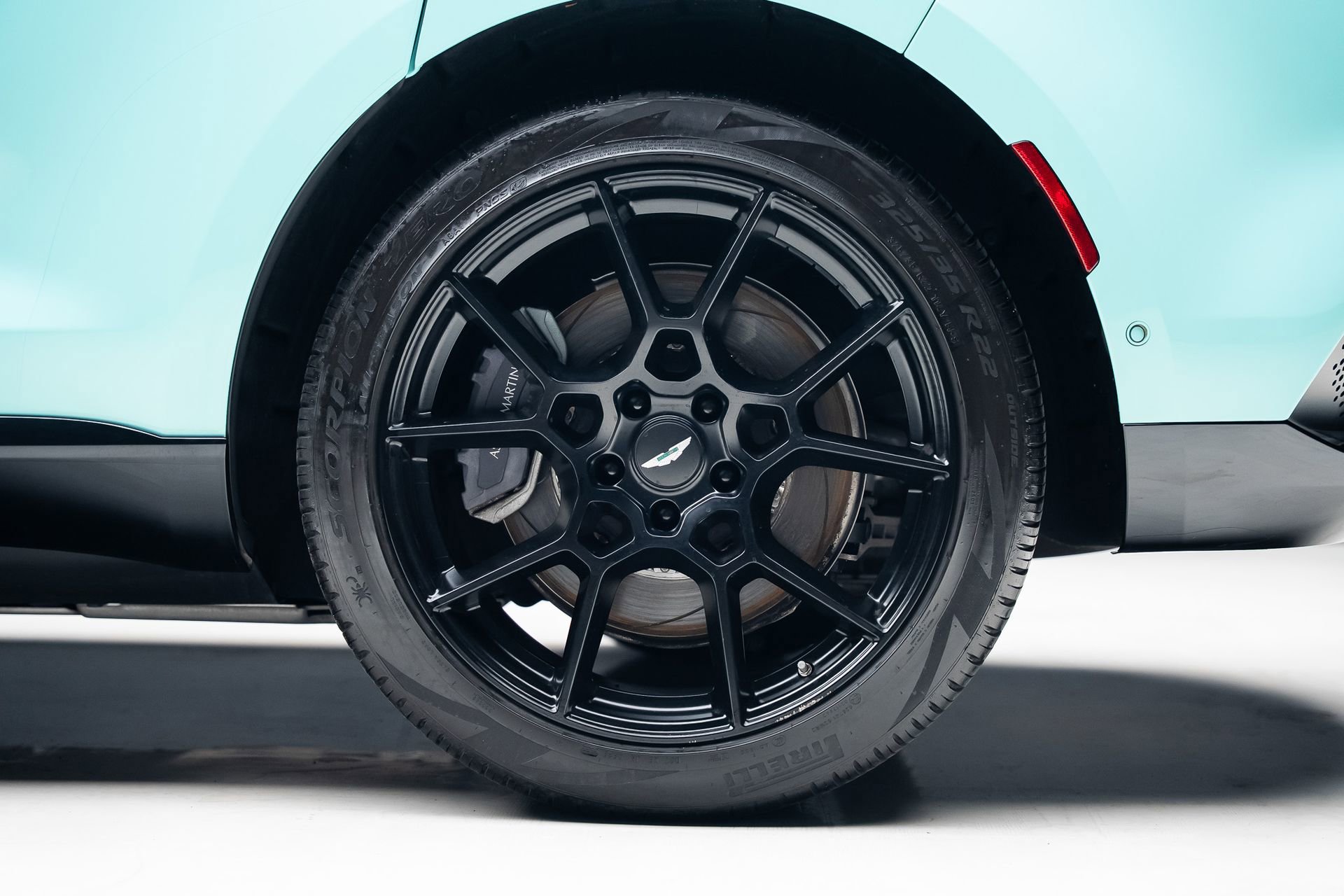 Used 2023 Aston Martin DBX AWD/4WD image 27
