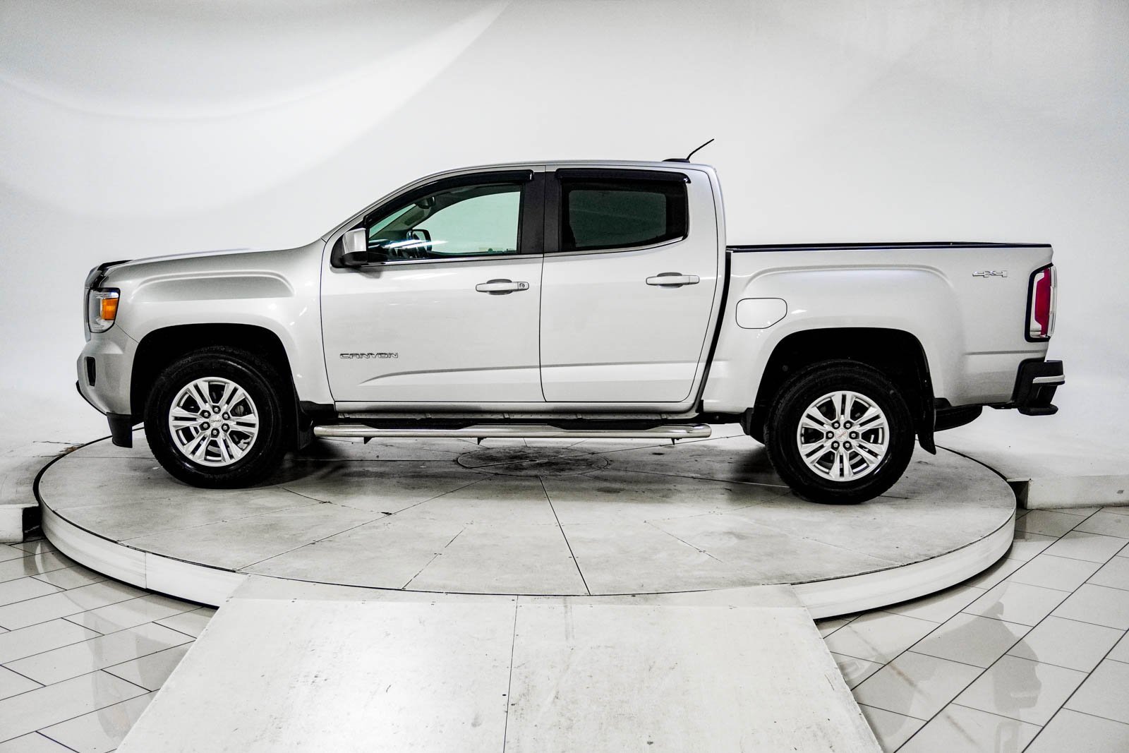 Used 2019 GMC Canyon SLE image 4