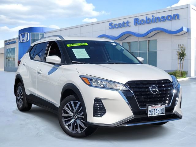 Used 2022 Nissan Kicks SV image 1