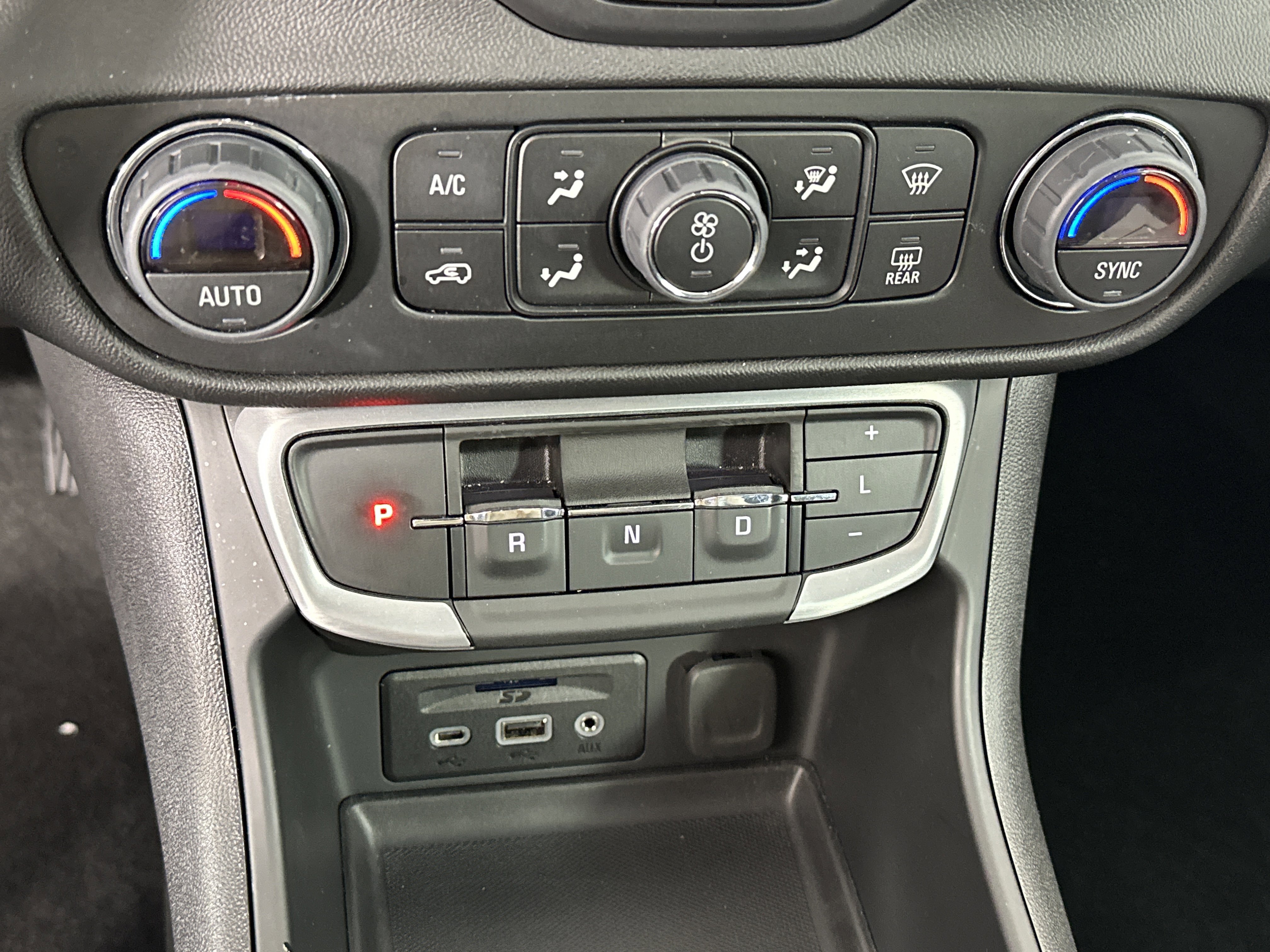 Certified 2024 GMC Terrain SLT image 24