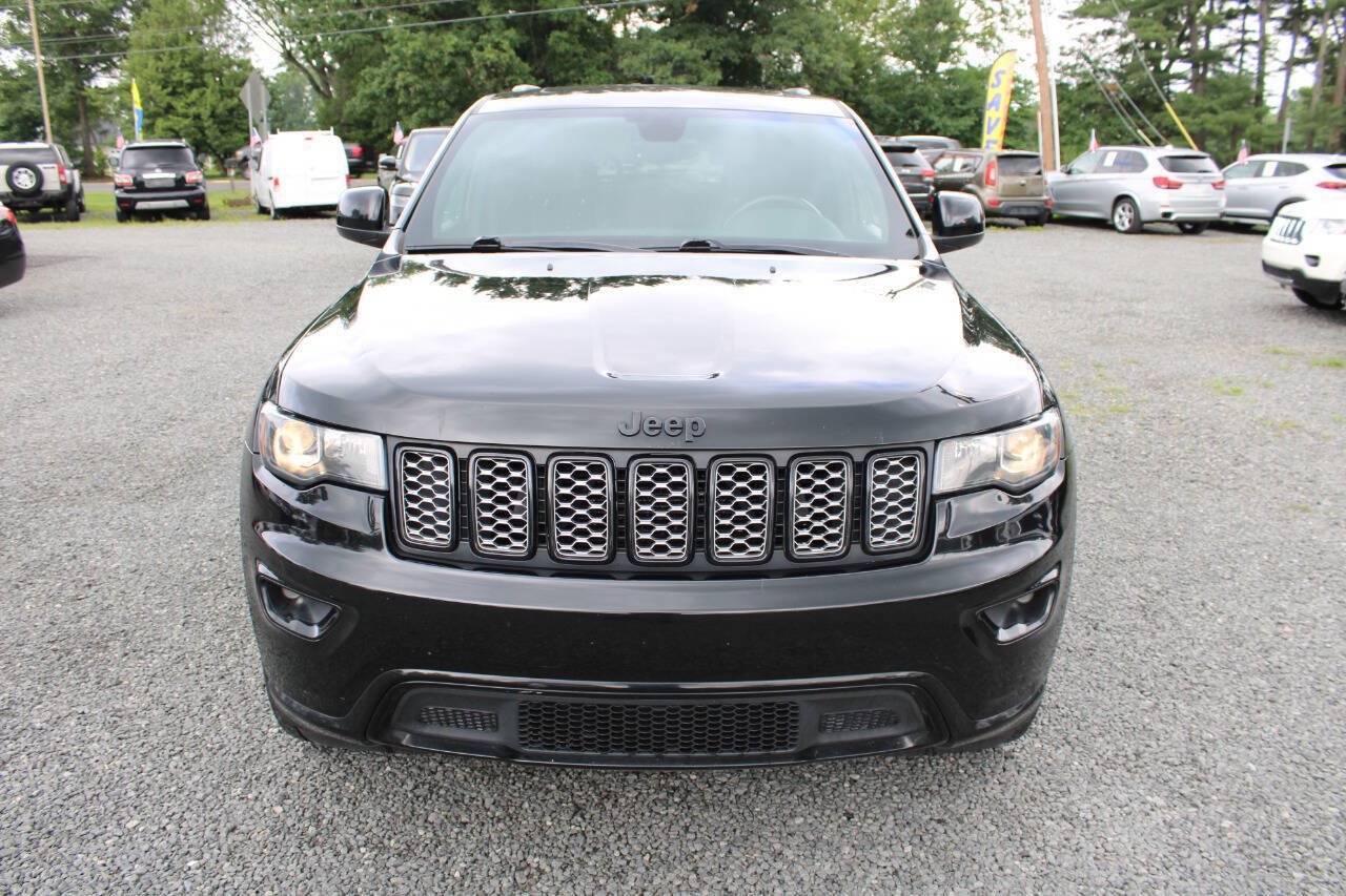 Used 2018 Jeep Grand Cherokee Altitude AWD/4WD image 3