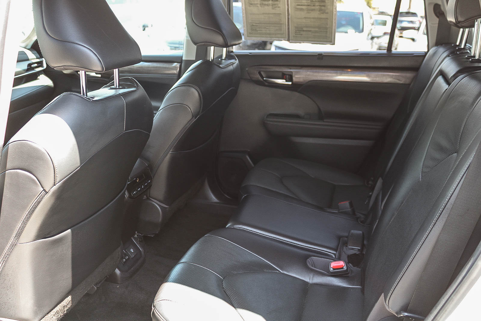 Used 2023 Toyota Highlander Limited FWD image 20