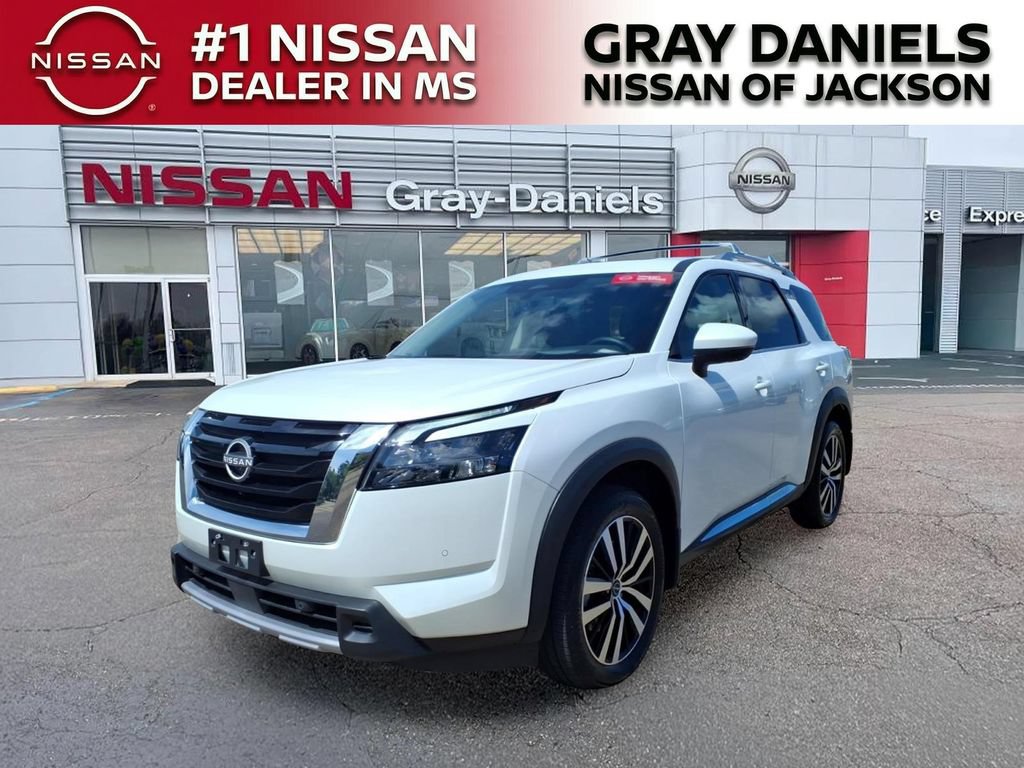 Certified 2025 Nissan Pathfinder Platinum w/ Cargo Package FWD video 4