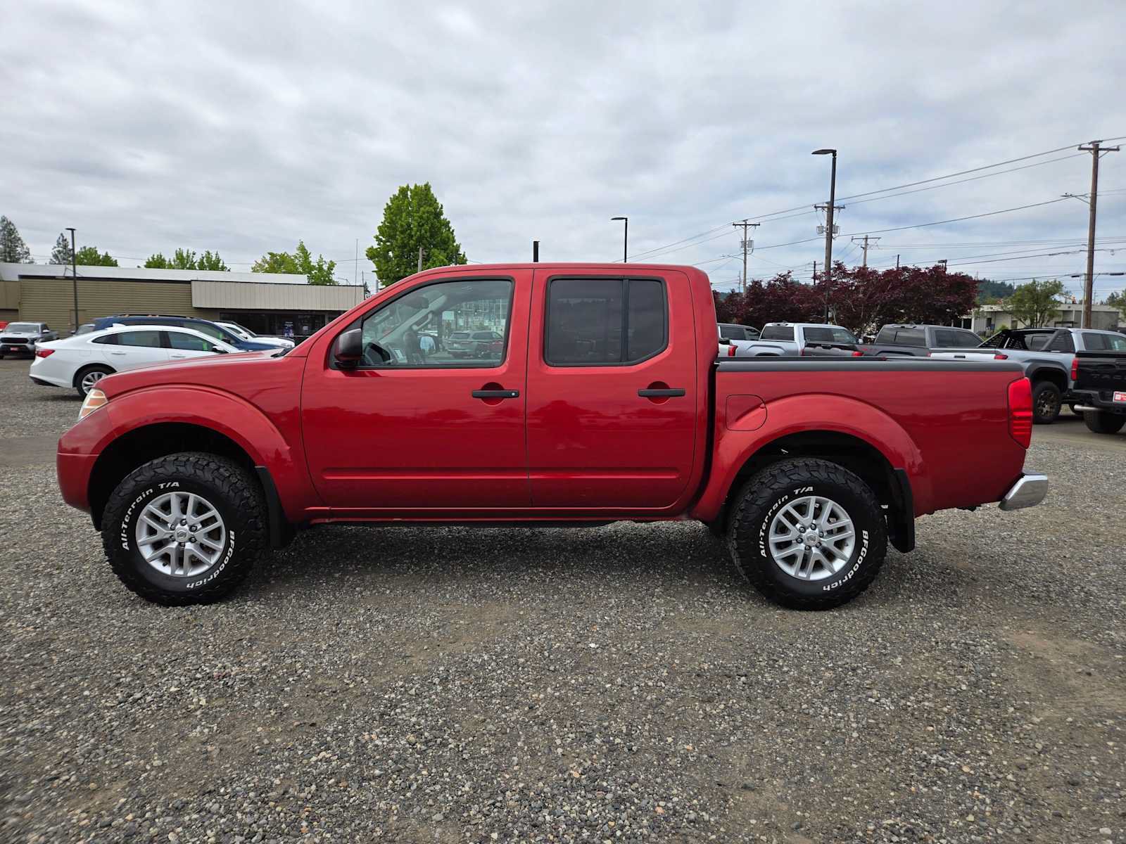 Used 2015 Nissan Frontier SV w/ SV Value Truck Package AWD/4WD image 6