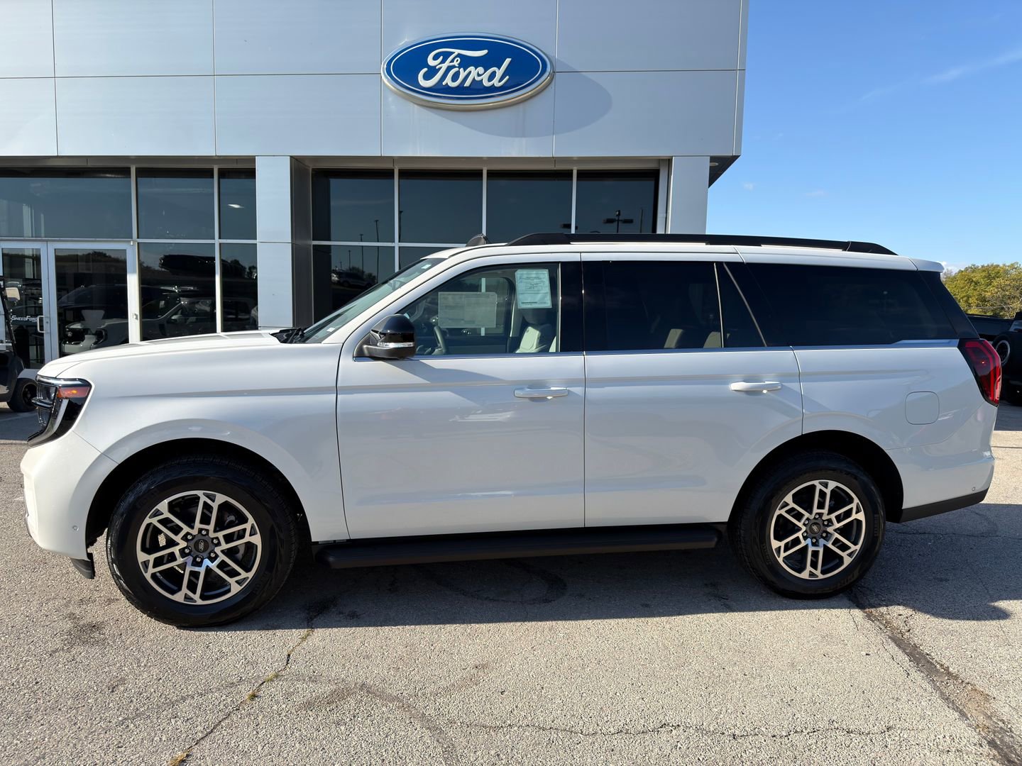 New 2025 Ford Expedition Active image 4