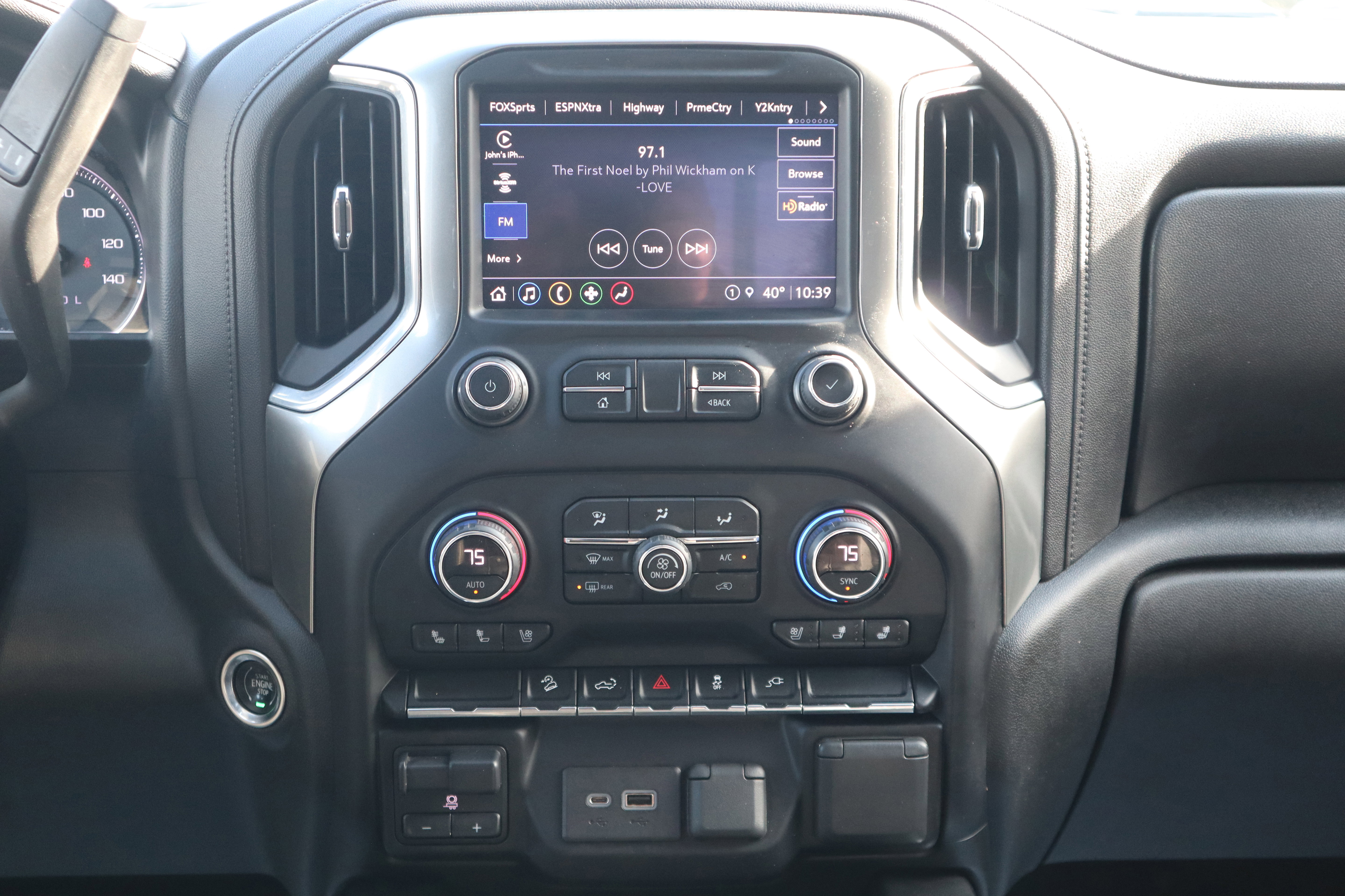 Used 2021 Chevrolet Silverado 2500 LTZ w/ LTZ Convenience Package image 15