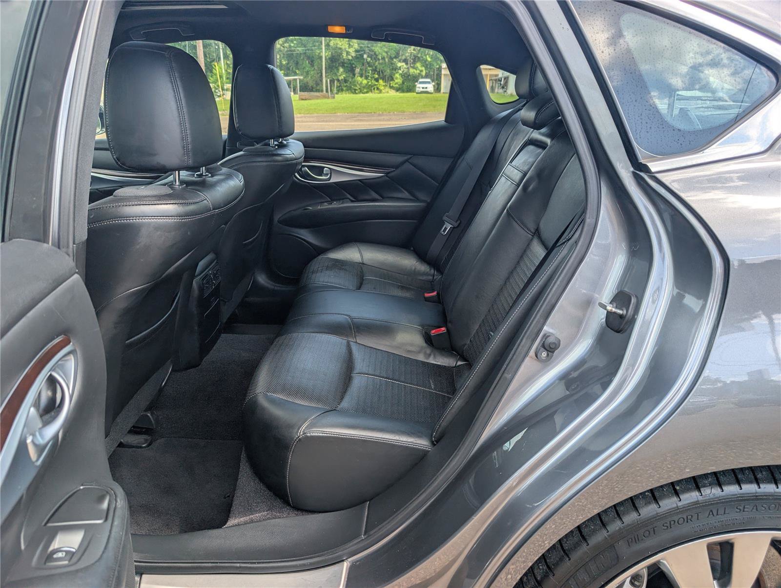 Used 2019 INFINITI Q70 Luxe w/ Sport Package RWD image 32