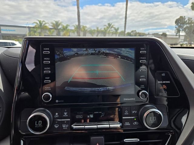 Used 2021 Toyota Highlander L FWD image 9