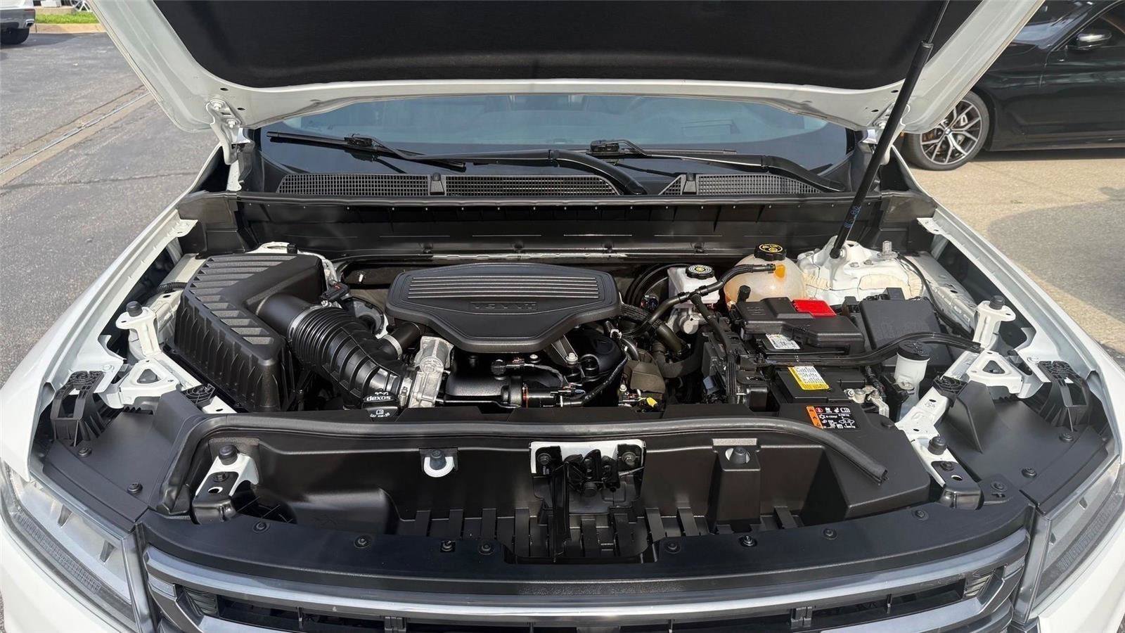 Used 2023 GMC Acadia AT4 w/ Technology Package AWD/4WD image 8