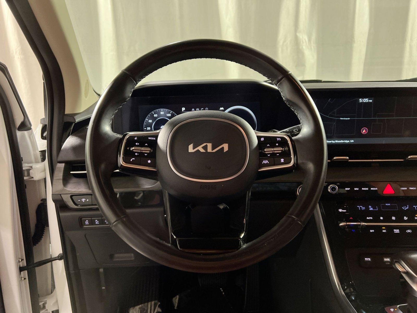 Used 2023 Kia Carnival SX image 23