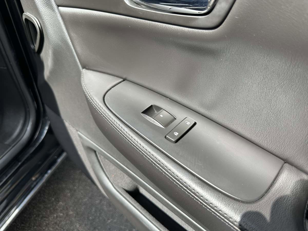 Used 2011 Cadillac DTS Limousine image 27