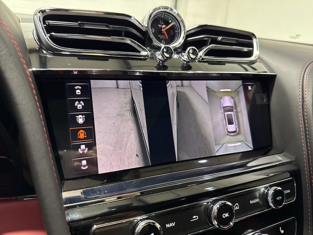 Used 2023 Bentley Bentayga AWD/4WD image 29