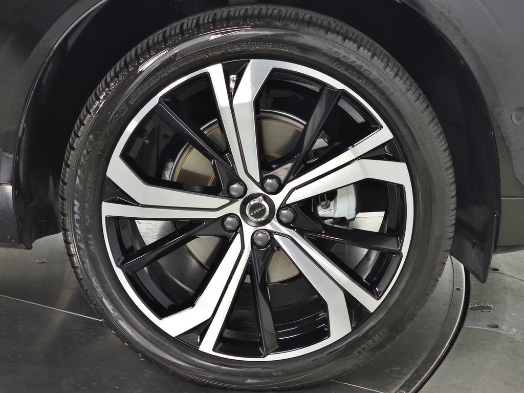 Used 2025 Volvo XC60 B5 Ultra w/ Protection Package Premier AWD/4WD image 11