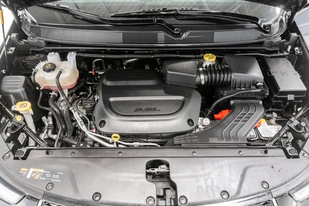 Certified 2025 Chrysler Pacifica Select FWD image 3