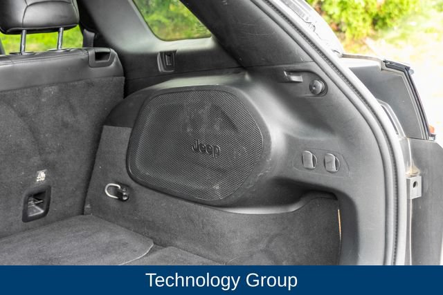 Used 2019 Jeep Cherokee Overland w/ Technology Group AWD/4WD image 11
