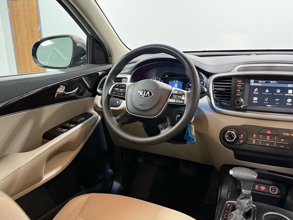 Used 2020 Kia Sorento LX image 11
