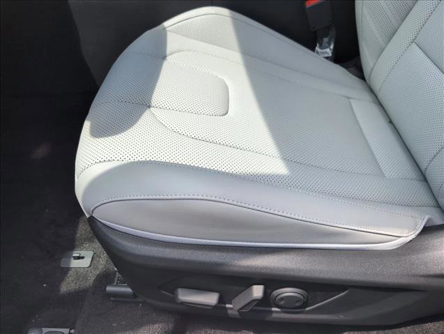 New 2026 Hyundai Elantra Limited FWD image 4