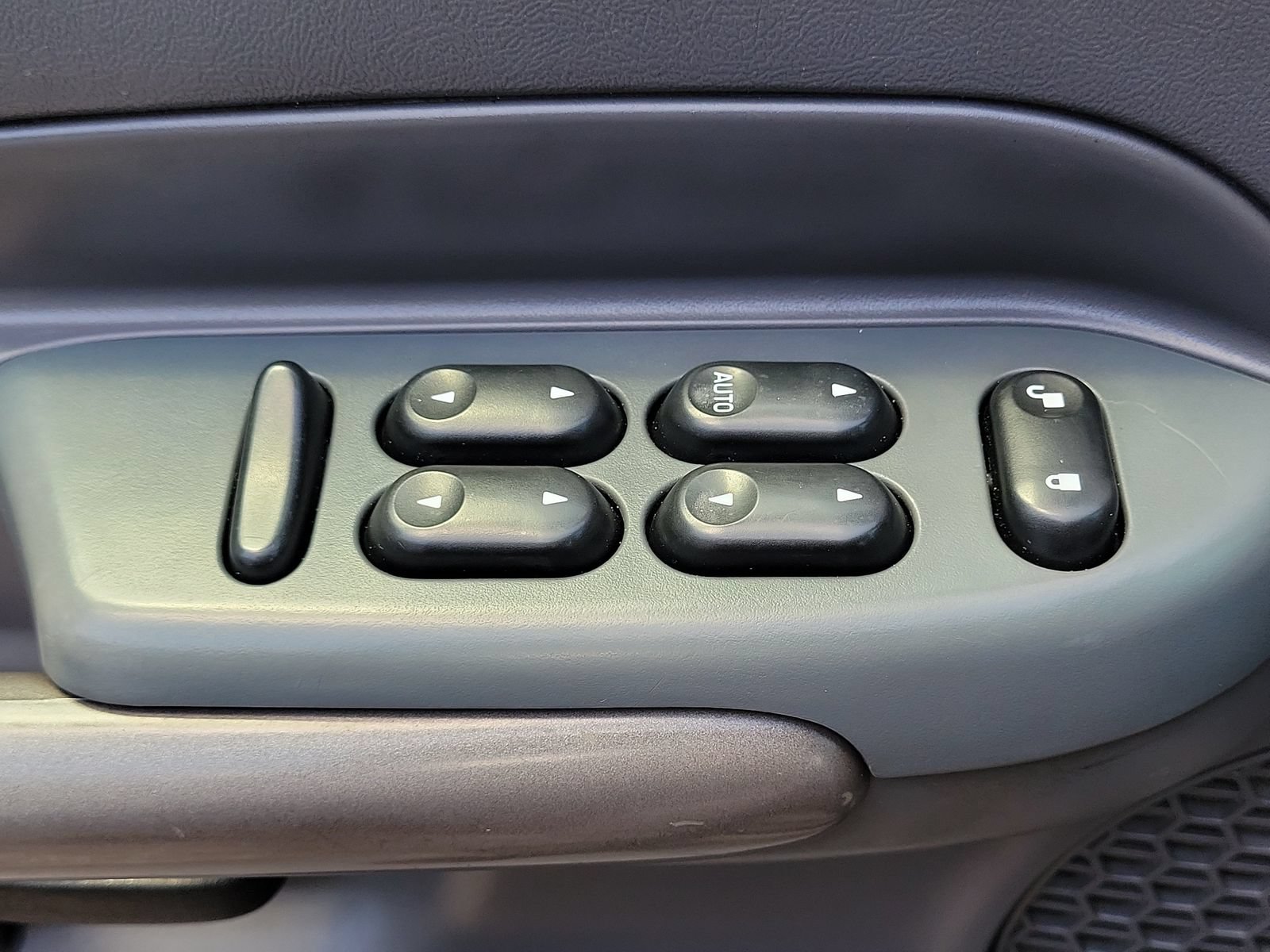 Used 2001 Ford Explorer Sport Trac 4x4 image 17