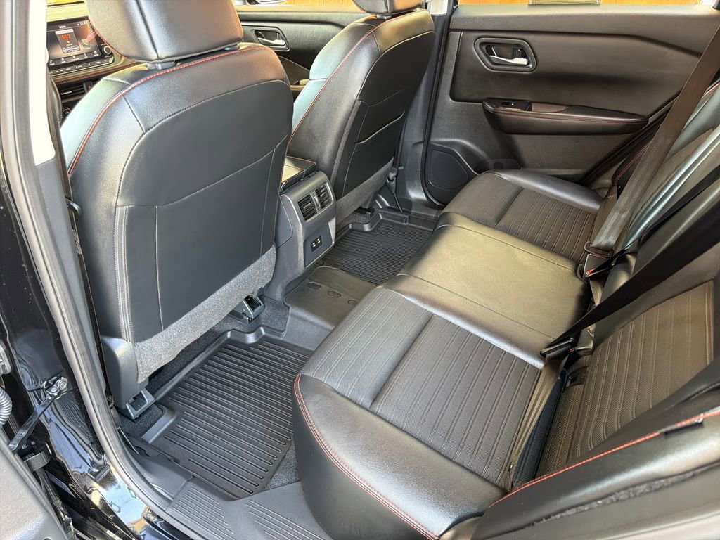 Used 2025 Nissan Rogue SV image 29