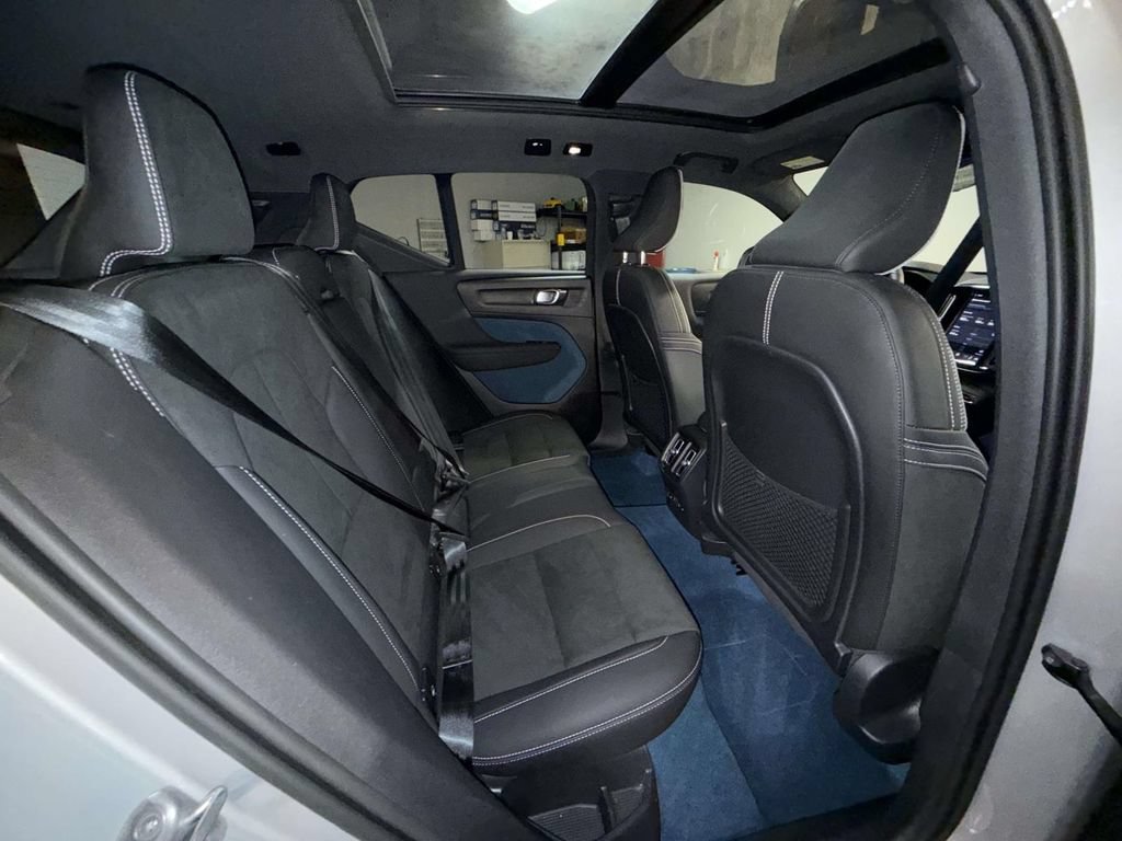 Used 2023 Volvo XC40 Recharge Ultimate AWD/4WD image 16