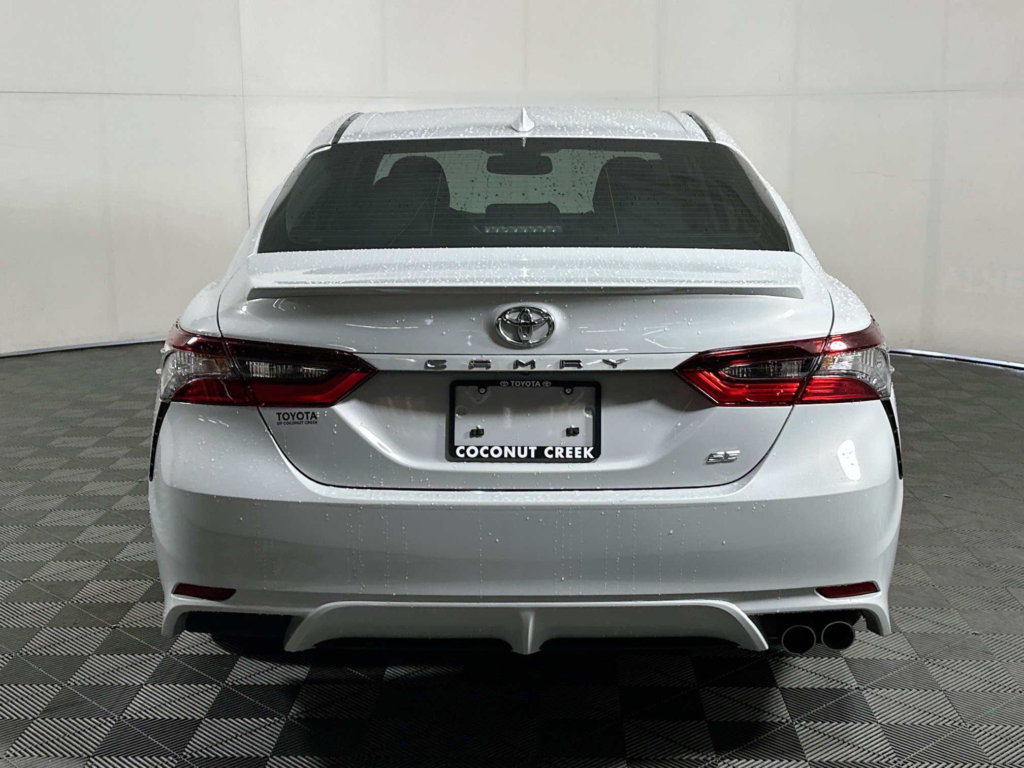 Used 2024 Toyota Camry SE w/ Convenience Package FWD image 4