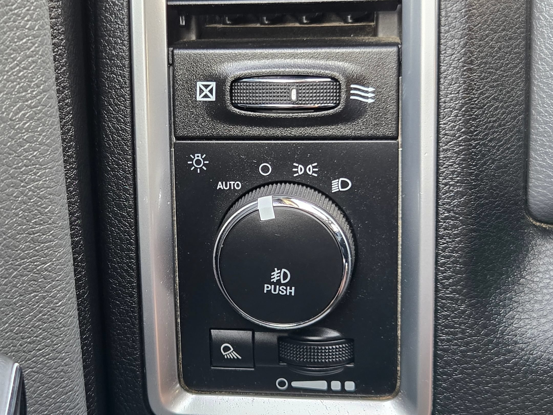 Used 2017 RAM 1500 Big Horn RWD image 25