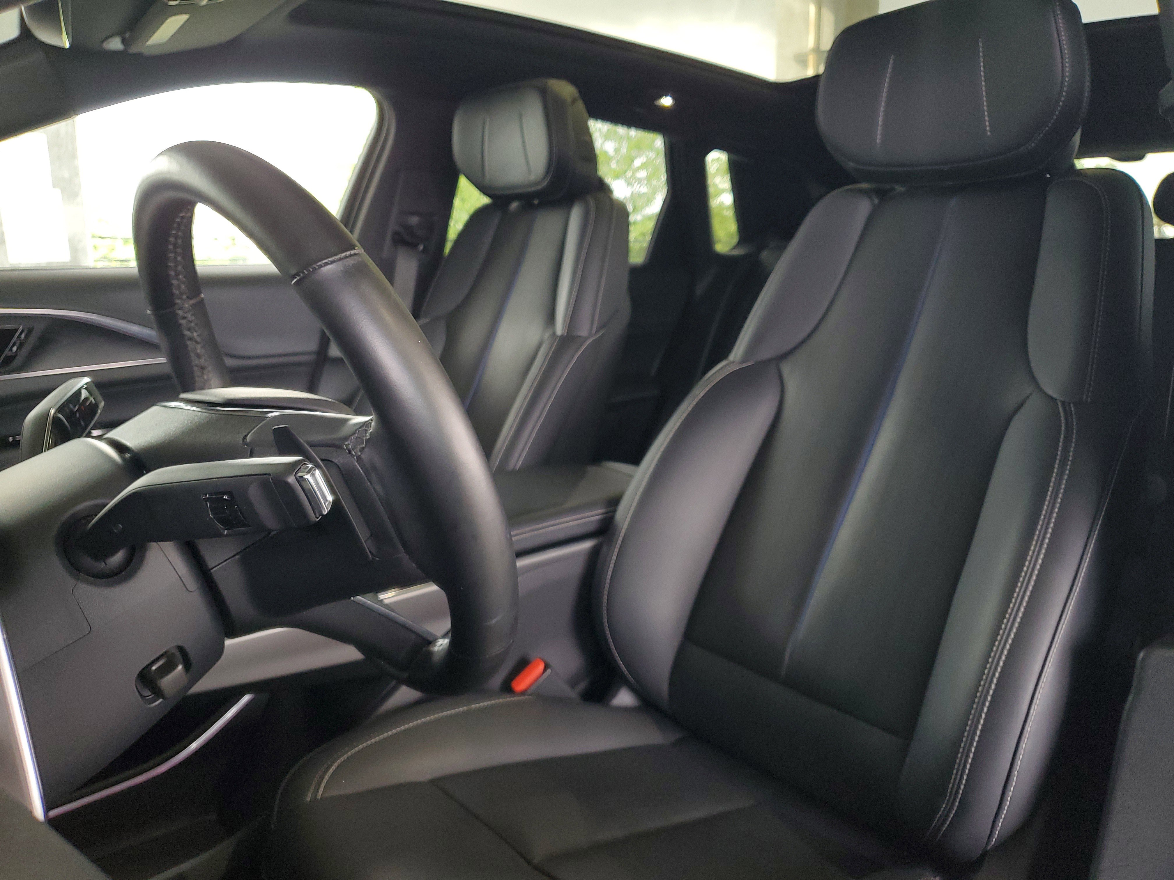 Used 2024 Cadillac Lyriq Luxury image 18